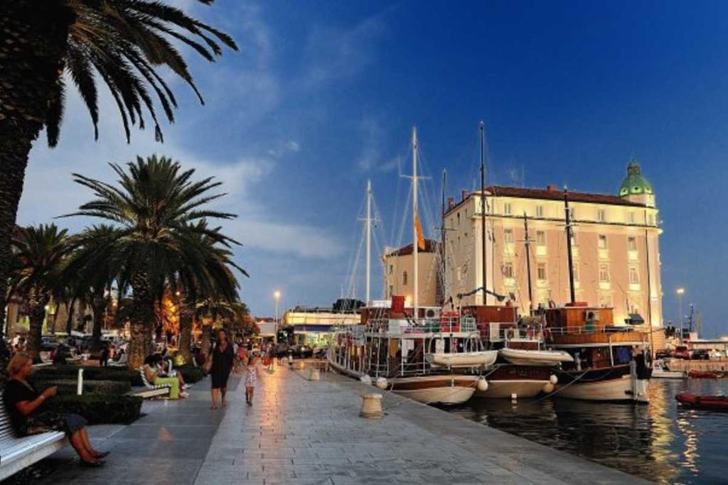 Beach Apartment Summertime Split Bagian luar foto
